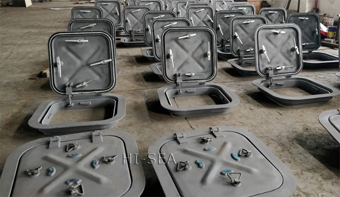 sunk hatch cover2897644.jpg sunk hatch cover2.jpg